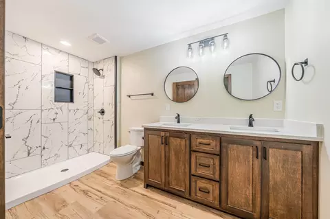 Bath - 3973 W Highview Dr, Appleton, WI 54913 photo 1 of 5