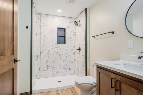 Bath - 3973 W Highview Dr, Appleton, WI 54913 photo 2 of 5