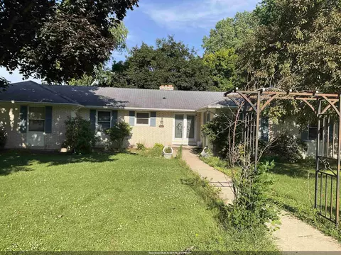 2478 Sunrise Ct, Green Bay, WI 54302