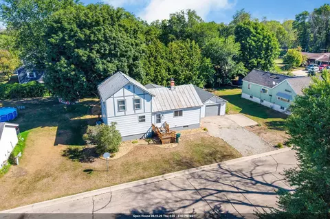617 4th St, Oconto, WI 54153