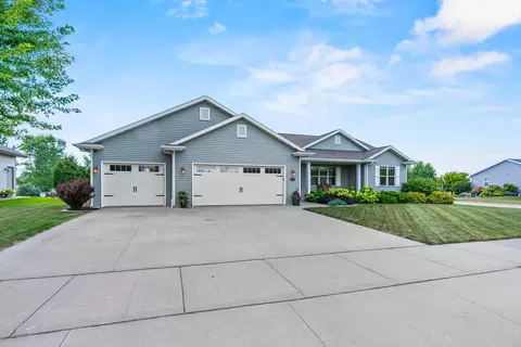 4301 Fieldcrest Dr, Kaukauna, WI 54130