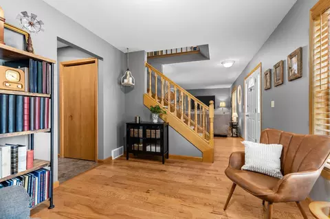 Entry Way - 3023 E Greenleaf Dr, Appleton, WI 54913 photo 3 of 7