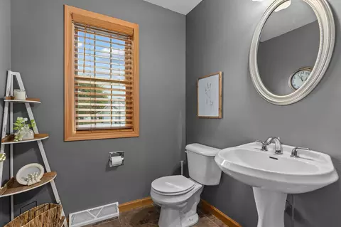 Bath - 3023 E Greenleaf Dr, Appleton, WI 54913 photo 4 of 7