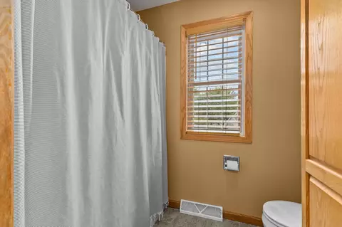 Bath - 3023 E Greenleaf Dr, Appleton, WI 54913 photo 3 of 7