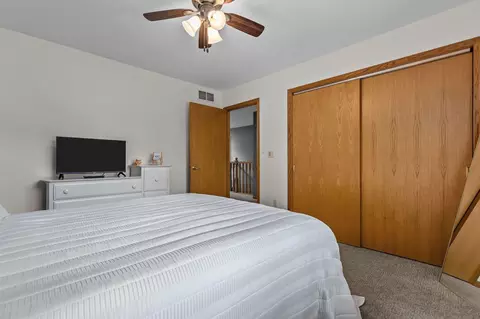 Bedroom - 3023 E Greenleaf Dr, Appleton, WI 54913 photo 3 of 8
