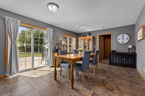 Dining - 3023 E Greenleaf Dr, Appleton, WI 54913 photo 2 of 2