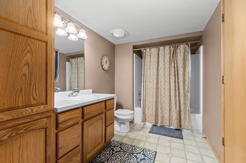 Bath - 3023 E Greenleaf Dr, Appleton, WI 54913 photo 1 of 7