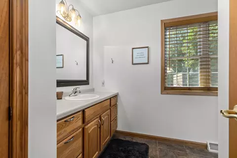 Bath - 3023 E Greenleaf Dr, Appleton, WI 54913 photo 5 of 7