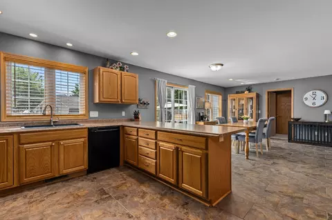 Kitchen - 3023 E Greenleaf Dr, Appleton, WI 54913 photo 1 of 4