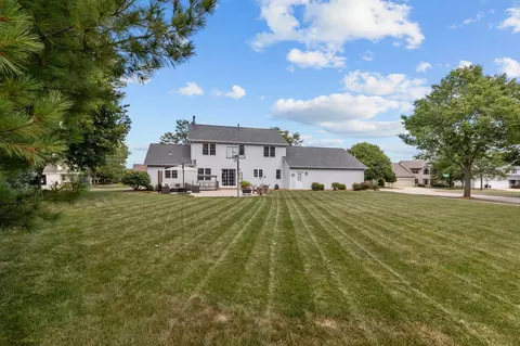 Exterior - 3023 E Greenleaf Dr, Appleton, WI 54913 photo 7 of 12