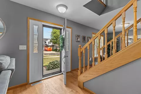 Entry Way - 3023 E Greenleaf Dr, Appleton, WI 54913 photo 2 of 7