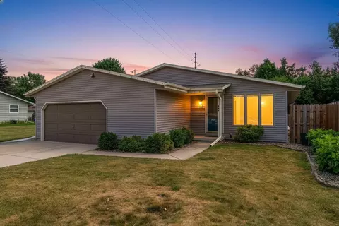 487 Superior Rd, Green Bay, WI 54311