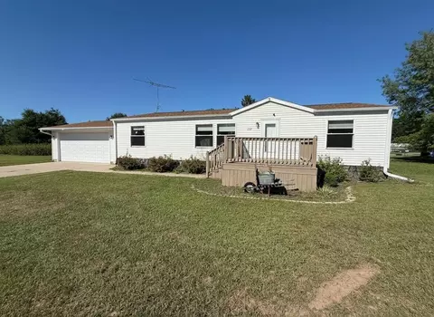 102 S Park St, Bowler, WI 54416