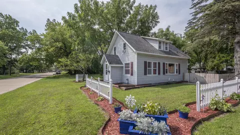 131 Pine St, Waupaca, WI 54981
