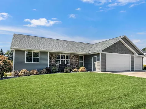 560 Superior Rd, Green Bay, WI 54311