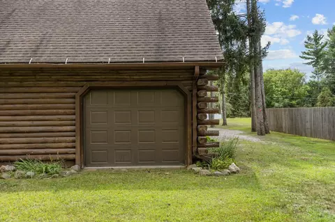 Exterior - 1712 Edgewood Dr, Appleton, WI 54913 photo 9 of 11