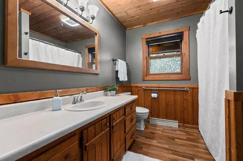 Bath - 1712 Edgewood Dr, Appleton, WI 54913 photo 1 of 4