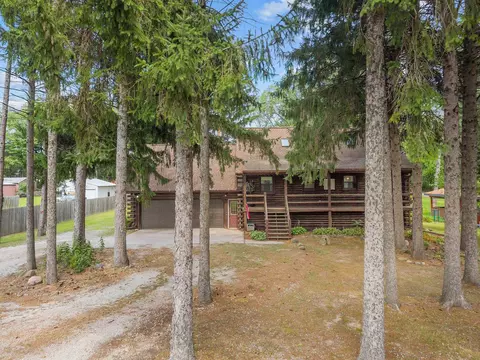 Exterior - 1712 Edgewood Dr, Appleton, WI 54913 photo 10 of 11