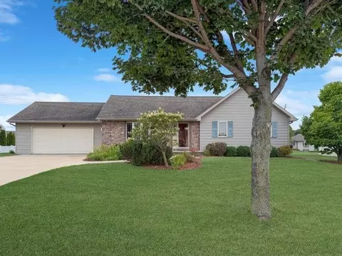 3136 Egan Ln, Green Bay, WI 54311