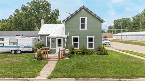 333 Lyon St, New London, WI 54961