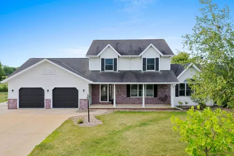 2820 Blue Spruce Dr, Green Bay, WI 54311