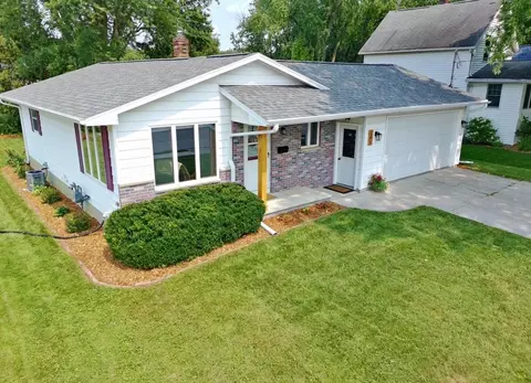 141 Robbins St, Seymour, WI 54165