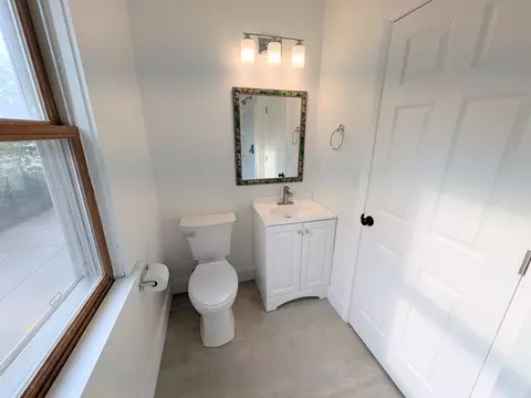 Bath - 326 E Summer St, Appleton, WI 54911 photo 2 of 4