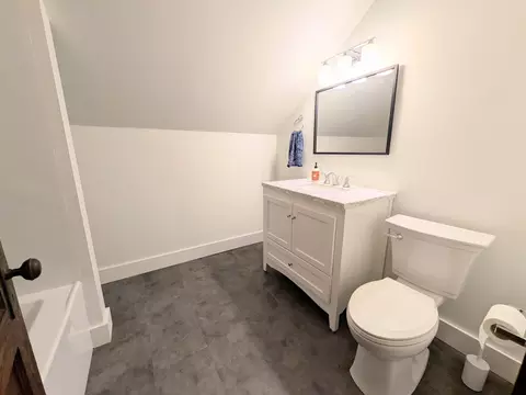 Bath - 326 E Summer St, Appleton, WI 54911 photo 3 of 4