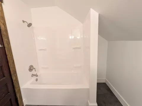 Bath - 326 E Summer St, Appleton, WI 54911 photo 4 of 4
