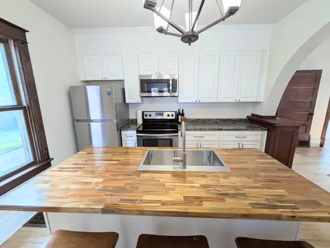 Kitchen - 326 E Summer St, Appleton, WI 54911 photo 2 of 4