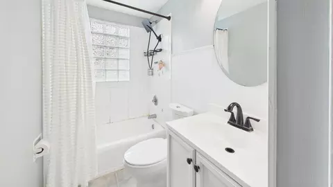 Bath - 919 N Sharon St, Appleton, WI 54914 photo 1 of 4