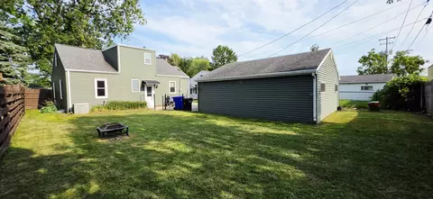 Exterior - 919 N Sharon St, Appleton, WI 54914 photo 6 of 9