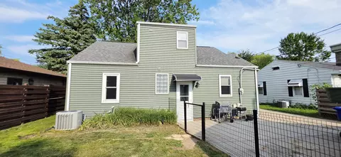 Exterior - 919 N Sharon St, Appleton, WI 54914 photo 7 of 9