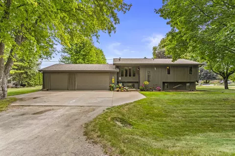 1261 Gavin Rd, Neenah, WI 54956