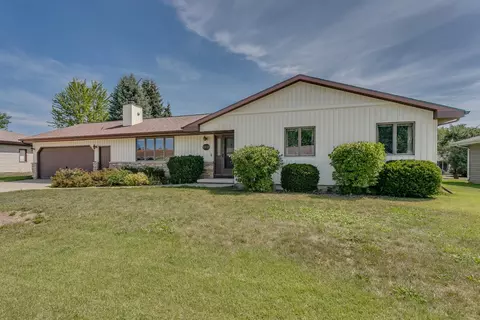 1332 Mulberry Ln, Neenah, WI 54956