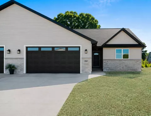 1837 London Rd, Green Bay, WI 54311