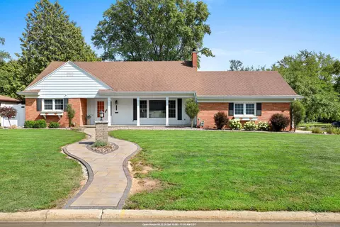 1153 Highview Ln, Green Bay, WI 54304