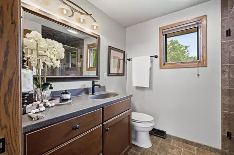 Bath - 1502 E Cranberry Dr, Appleton, WI 54915 photo 2 of 4