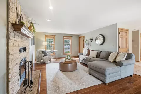 Living - 1502 E Cranberry Dr, Appleton, WI 54915 photo 2 of 3