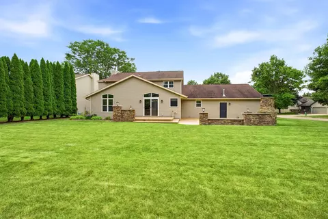 Exterior - 1502 E Cranberry Dr, Appleton, WI 54915 photo 5 of 6
