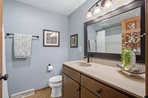 Bath - 1502 E Cranberry Dr, Appleton, WI 54915 photo 4 of 4