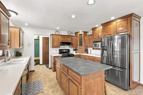 Kitchen - 4521 W Capitol Dr, Appleton, WI 54913 photo 2 of 4