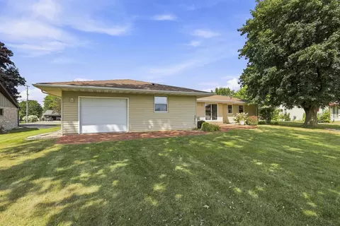 Exterior - 4521 W Capitol Dr, Appleton, WI 54913 photo 4 of 7