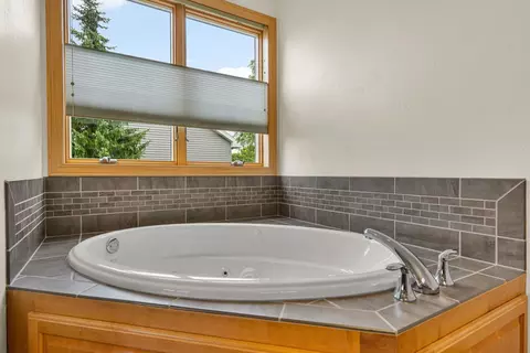 Bath - w6571 Austin Drive, Appleton, WI 54915 photo 3 of 8