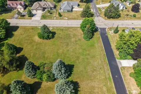 5825 Long Ct #11, Appleton, WI 54914 photo 2