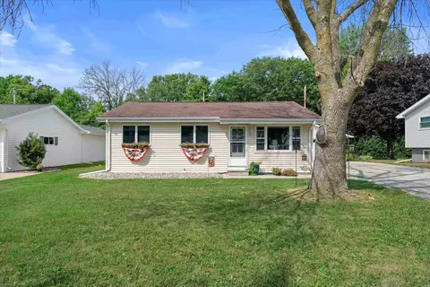 1008 Meadowview Dr, Menasha, WI 54952