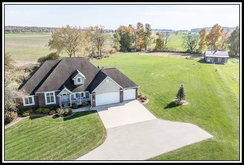 e8403 Church Road, New London, WI 54961