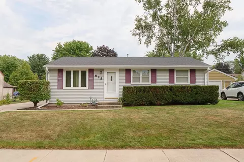 825 Stony Brook Ln, Green Bay, WI 54304