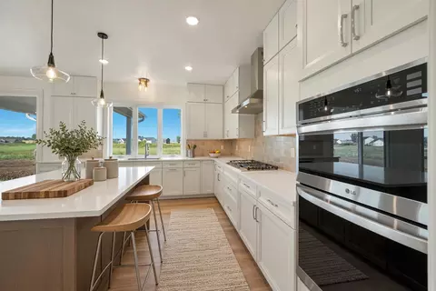 Kitchen - 122 Beckerae Ct, Wrightstown, WI 54180 photo 3 of 4