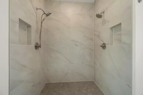 Bath - 122 Beckerae Ct, Wrightstown, WI 54180 photo 2 of 4